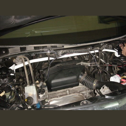 Barre anti-rapprochement 2 points Ultra Racing UR-TW2-461 TOYOTA ALPHARD 1ST GEN (AH10) 2.4 2WD 2002-2008