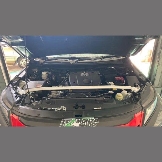  Barre anti-rapprochement Ultra Racing à 2 points MITSUBISHI TRITON L200 5TH GEN (KJ) 2.4D 2WD FACELIFT 2015+