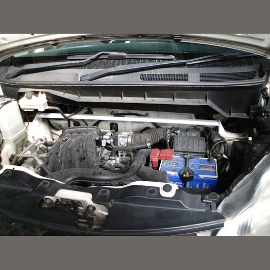  Barre anti-rapprochement Ultra Racing à 2 points NISSAN NV200 (M20) 1.6 2WD 2009+