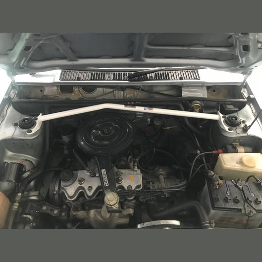  Barre anti-rapprochement Ultra Racing à 2 points NISSAN SUNNY (130Y) 1.3 2WD CARBURETOR ENGINE 1981-1985