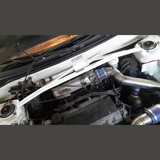  Barre anti-rapprochement Ultra Racing à 3 points MITSUBISHI LANCER 5TH GEN 1.6 2WD 1995-2003