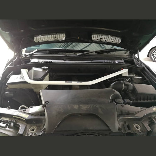  Barre anti-rapprochement Ultra Racing BMW E53 (X5) 3.0 4WD 1999-2006