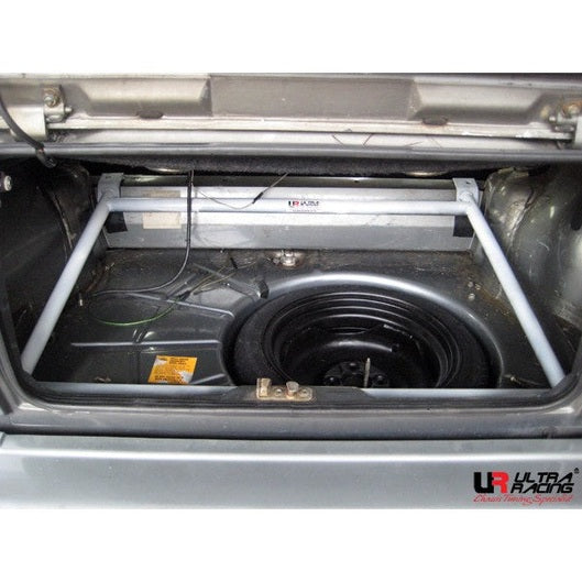  Barre anti-rapprochement arrière 4 points Ultra Racing VOLKSWAGEN GOLF GTI 1ST GEN MK1/A1 (TYPE 17) 1.6 2WD 1974-1983