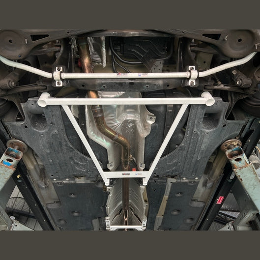  Barre anti-rapprochement arrière basse Ultra Racing 4P VOLVO V60 1ST GEN T4 1.6T 2WD 2010-2018