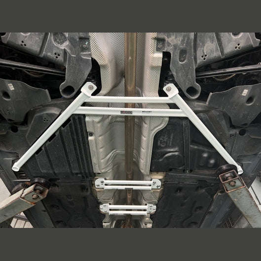  Barre anti-rapprochement arrière inférieure Ultra Racing UR-RL4-4240 BMW F40 BMW F40 (120i) 2.0T 2WD 2020+