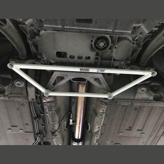  Barre anti-rapprochement avant en H à 4 points Ultra Racing AUDI TT MK2(TYPE8J) 2.0 TFSI 2WD 2006-2014