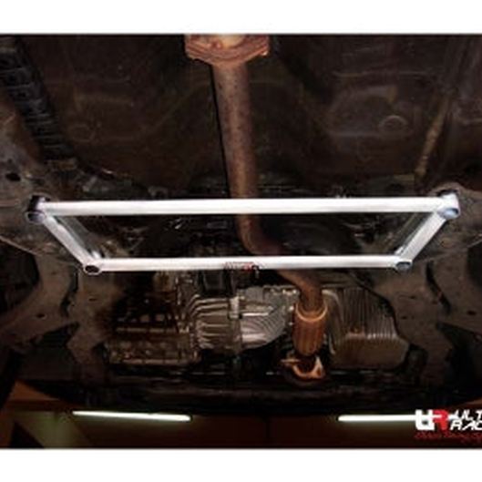  Barre anti-rapprochement avant en H à 4 points Ultra Racing HYUNDAI COUPE 2ND GEN (GK) 2.0 2WD 2001-2009