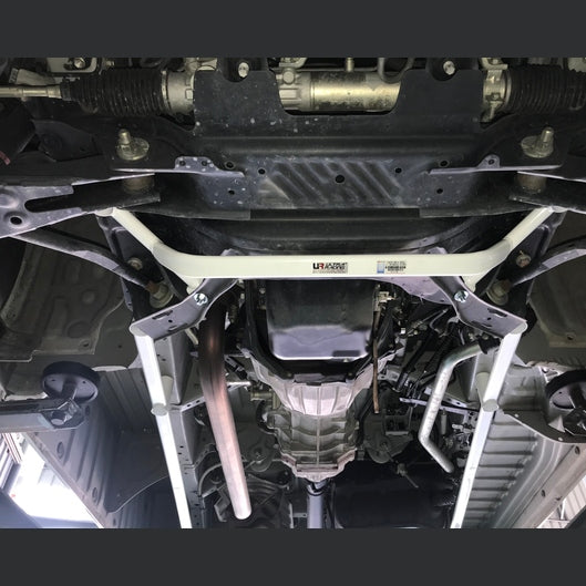 Barre anti-rapprochement avant en H à 4 points Ultra Racing TOYOTA HIACE 5TH GEN (H200) 2.0D 2WD MANUAL MT 2004-2019