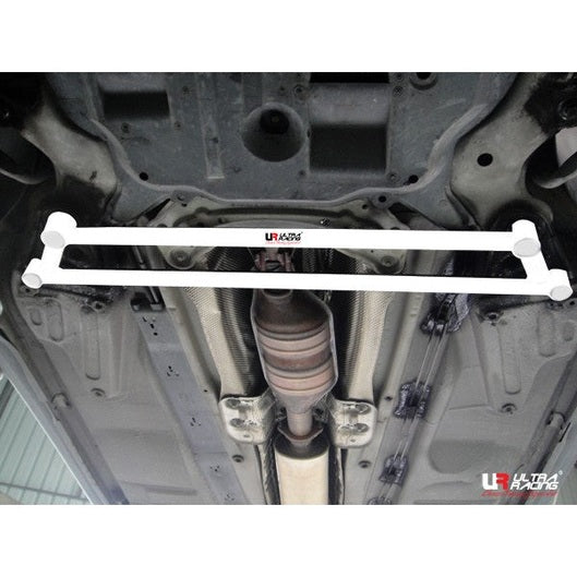  Barre anti-rapprochement avant en H à 4 points Ultra Racing VOLVO XC90 1ST GEN 2.5T 4WD WITHOUT OEM SIDE STEP 2003-2015