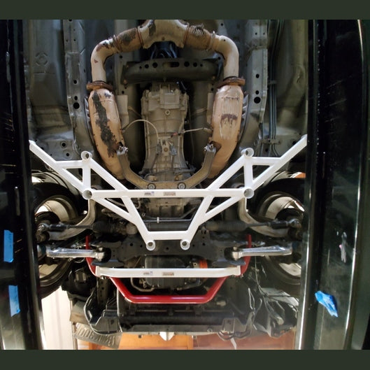  Barre anti-rapprochement avant en H à 8 points Ultra Racing NISSAN FAIRLADY (350Z)(Z33) 3.5 V6 2WD COUPE 2002-2008