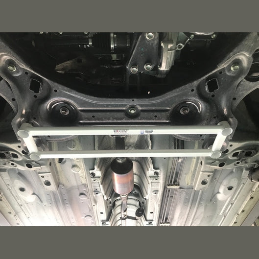  Barre anti-rapprochement avant inférieure à 4 points Ultra Racing NISSAN ALMERA 3RD GEN (N17) 1.5 2WD 2011-2019