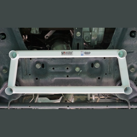  Barre anti-rapprochement avant inférieure à 4 points Ultra Racing NISSAN SERENA 4TH GEN (C26) 2.0 2WD 2010-2018