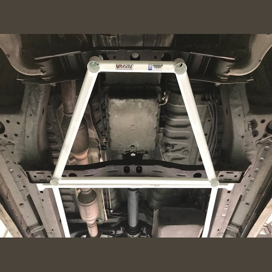  Barre anti-rapprochement avant inférieure à 4 points Ultra Racing TOYOTA INNOVA 1ST GEN (AN40) 2.0 2WD 2004-2008