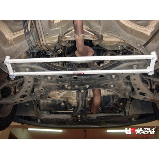  Barre anti-rapprochement avant inférieure à 4 points Ultra Racing TOYOTA IPSUM 2ND GEN (XM20) 2.4 2WD 2001-2009