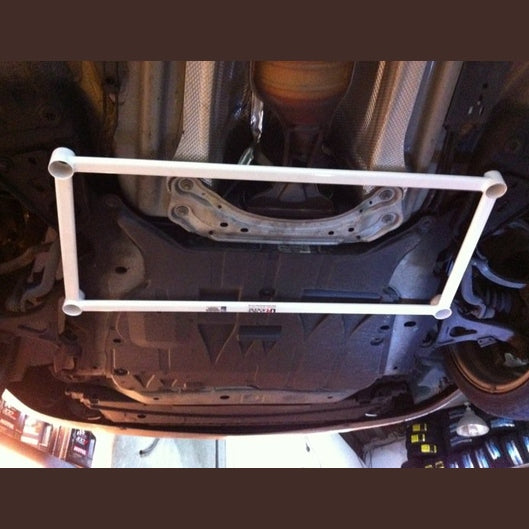  Barre anti-rapprochement avant inférieure à 4 points Ultra Racing VOLVO S60 1ST GEN 2.0T 2WD 2001-2009