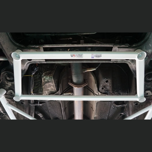  Barre anti-rapprochement avant inférieure Ultra Racing à 4 points VOLVO 850 2.5T OBD1 2WD SEDAN 1992-1997