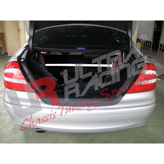  Barre anti-rapprochement supérieure arrière Ultra Racing MERCEDES-BENZ C209 2ND GEN CLK 320 3.2 V6 2WD 2003-2010