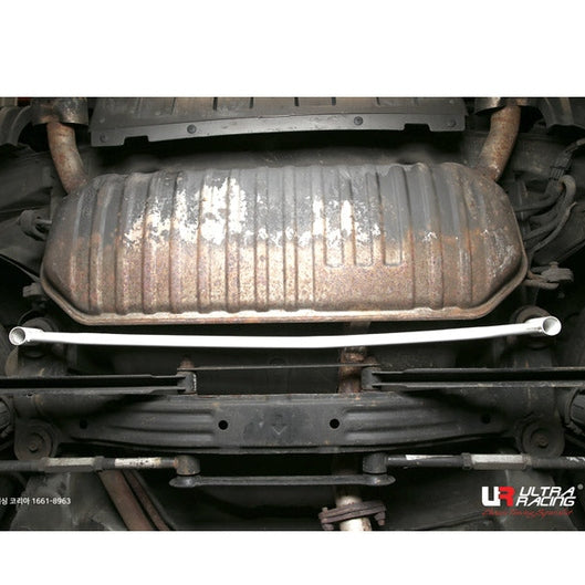  Barre de liaison inférieure arrière à 2 points Ultra Racing HYUNDAI TUCSON 1ST GEN (JM) 2.0 2WD 2004-2009