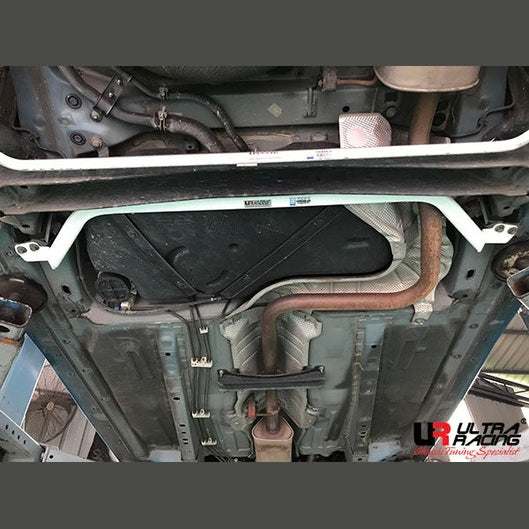  Barre de liaison inférieure arrière Ultra Racing 2P FORD FIESTA 6TH GEN (MK6) 1.6 2WD 2009-2017