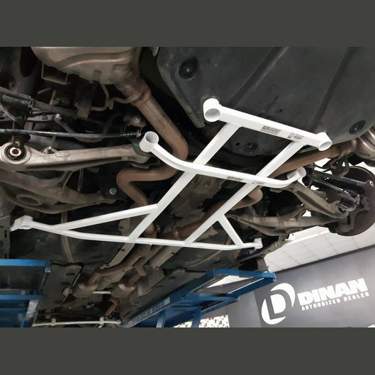  Barre de liaison inférieure arrière Ultra Racing MERCEDES-BENZ W251 R350 3.5 4WD 2005-2017