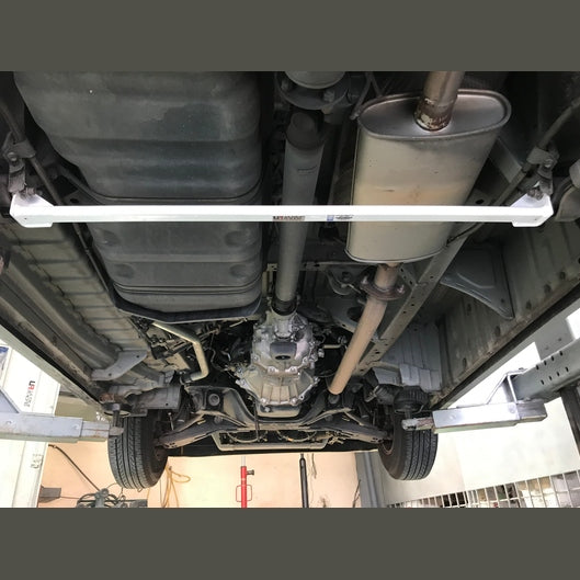  Barre de liaison inférieure arrière Ultra Racing TOYOTA HIACE 5TH GEN (H200) 2.0D 2WD MANUAL MT 2004-2019