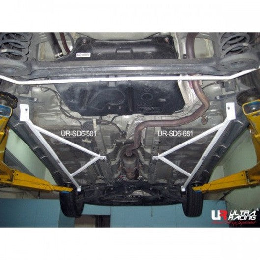  Barre de plancher latérale Ultra Racing à 6 points TOYOTA PRIUS C (NHP10) 1.5 2WD 2011-2021