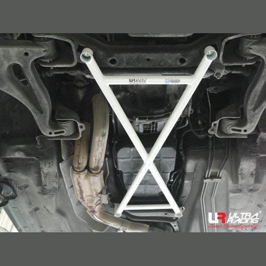  Barre de renfort inférieure avant Ultra Racing 4P MERCEDES-BENZ W202 C200 2.0 2WD 1993-2000