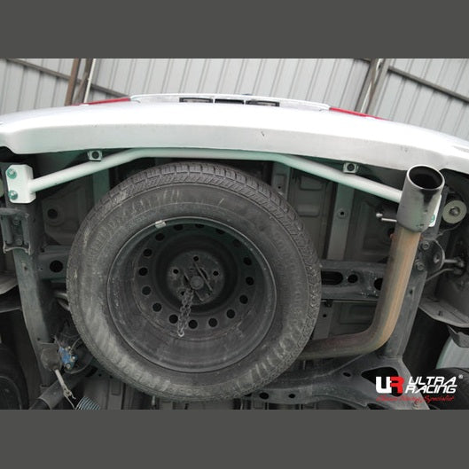  Barre de torsion arrière 7 points Ultra Racing TOYOTA INNOVA 1ST GEN (AN40) 2.0 2WD 2011-2015