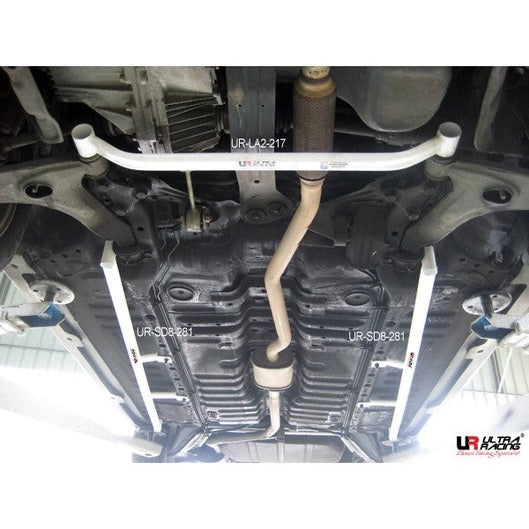  Barre de torsion arrière Ultra Racing à 8 points MITSUBISHI CHAMP 2ND GEN 1.5 2WD SEDAN MT 1983-1988