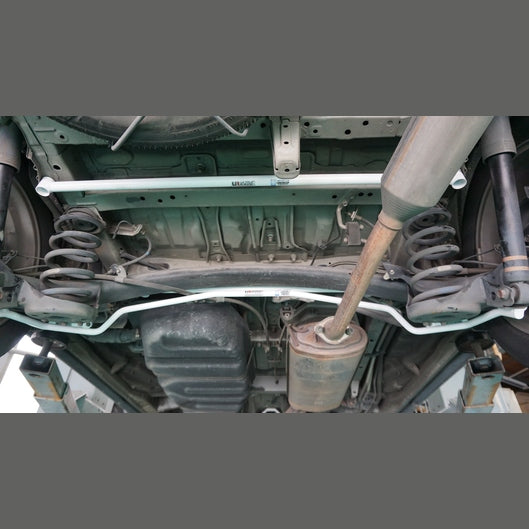  Barre inférieure arrière 2 points Ultra Racing TOYOTA ALPHARD 2ND GEN (AH20) 2.4 2WD 2008-2015