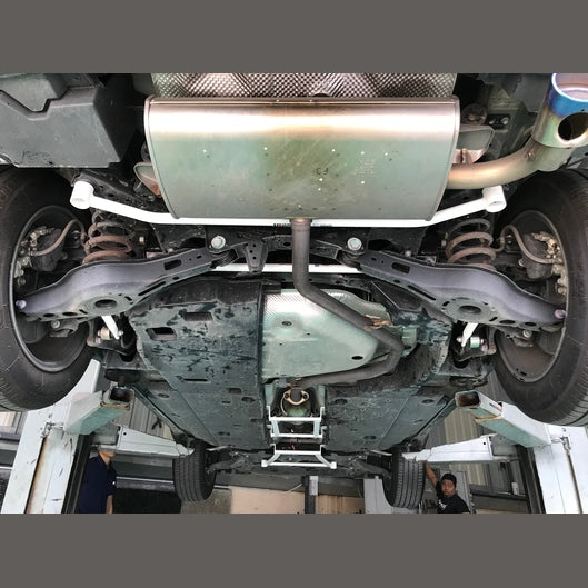  Barre inférieure arrière 2 points Ultra Racing TOYOTA AURIS (E210) 2.0 2WD HATCHBACK 2019+