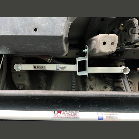  Barre inférieure arrière 3 points Ultra Racing TOYOTA PRIUS 3RD GEN (XW30) 1.8 2WD HYBRID 2009-2015
