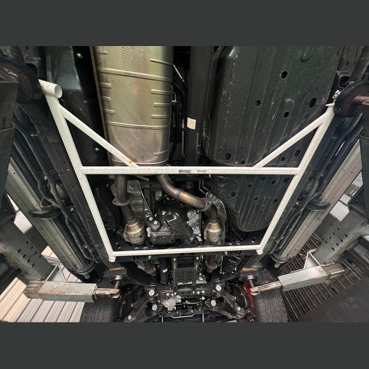  Barre inférieure arrière 4 points Ultra Racing LEXUS LX570 3RD GEN (J200) 2ND-FACELIFT 5.7 V8 4WD 2008-2021