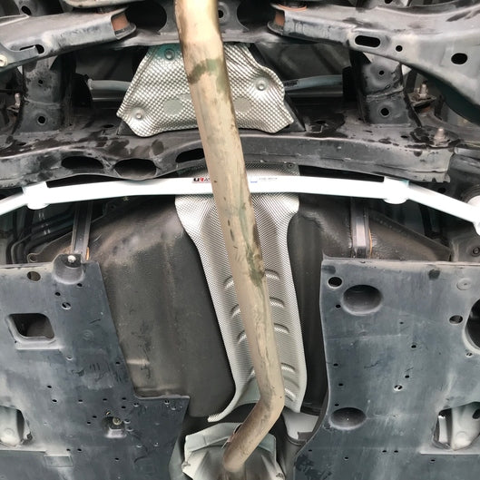  Barre inférieure arrière 4 points Ultra Racing MAZDA 6 3RD GEN (GJ1) 2.2D 2WD SEDAN 2012+
