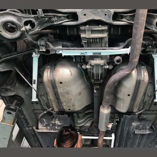  Barre inférieure arrière 4 points Ultra Racing MAZDA CX-7 2.3 4WD 2006-2012