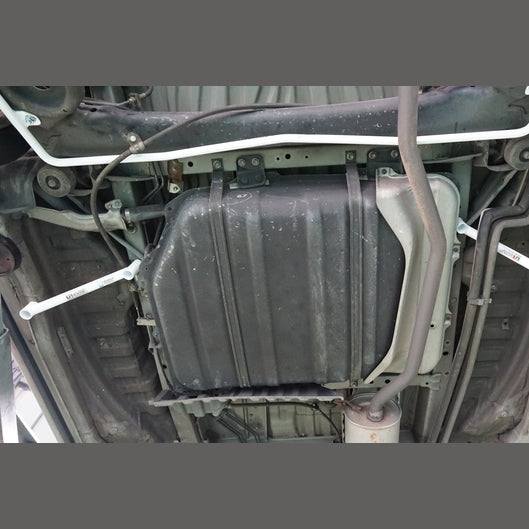  Barre inférieure arrière 4 points Ultra Racing TOYOTA ALPHARD 1ST GEN (AH10) 2.4 2WD 2002-2008