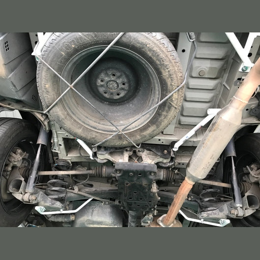  Barre inférieure arrière 4 points Ultra Racing TOYOTA ALPHARD 2ND GEN (AH20) 2.4 4WD 2008-2015