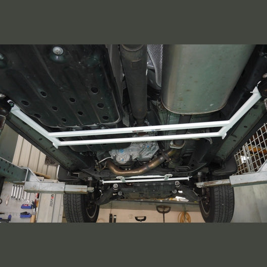  Barre inférieure arrière 4 points Ultra Racing TOYOTA FJ CRUISER (XJ10/GSJ10) 4.0 V6 4WD 2010-2017