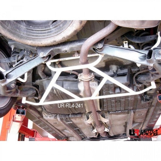  Barre inférieure arrière 4 points Ultra Racing TOYOTA WISH 1ST GEN (AE10) 2.0 2WD 2003-2009