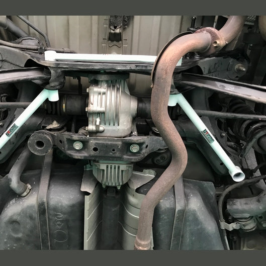  Barre inférieure arrière 4 points Ultra Racing TOYOTA WISH 2ND GEN (AE20) 1.8 4WD 2009-2017