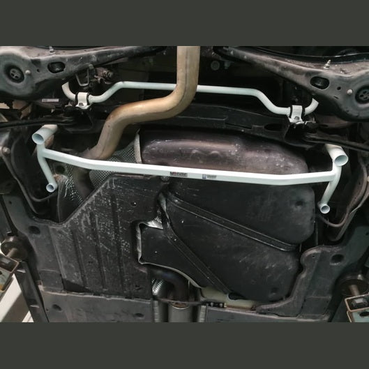  Barre inférieure arrière 4 points Ultra Racing VOLKSWAGEN PASSAT B8 (TYP 3G) 1.8 TSI 2WD 2015-2022