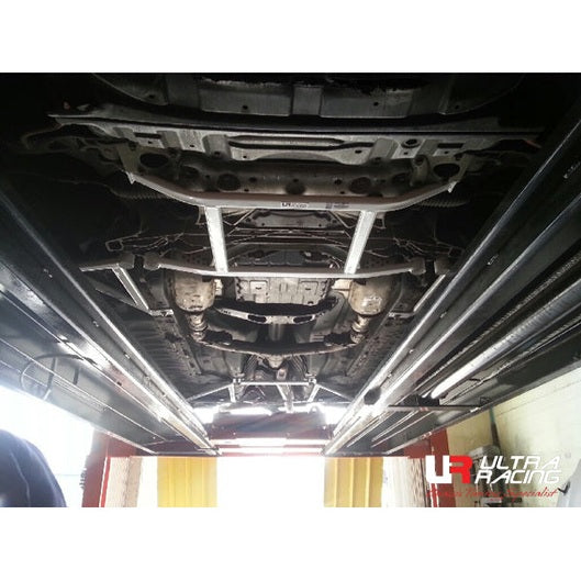  Barre inférieure avant Ultra Racing 4P INFINITI G37 4TH GEN (V36) 3.7 2WD COUPE 2009-2013