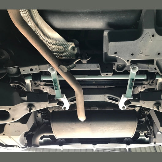  Barres arrière Ultra Racing 2x 2 points LEXUS CT 200H (ZWA10) 1.8 2WD HYBIRD 2011+
