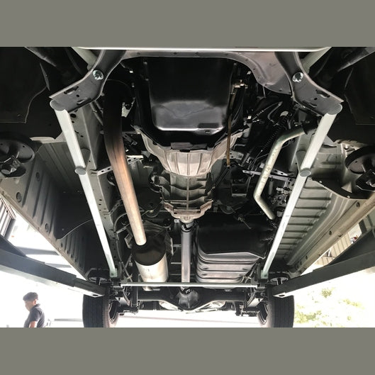  Barres latérales Ultra Racing 2x 2 points TOYOTA HIACE 5TH GEN (H200) 2.0D 2WD MANUAL MT 2004-2019