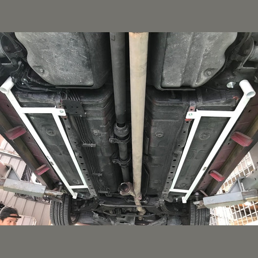 Barres latérales/de plancher Ultra Racing 2x 4 points MITSUBISHI EVO 7 7TH GEN (CT9A) 2.0T 4WD OEM INTERCOOLER 2001-2003