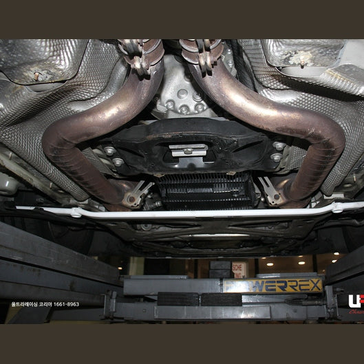  Renfort inférieur avant Ultra Racing 4P PORSCHE PANAMERA (970) 3.6 V6 4WD 2010-2016