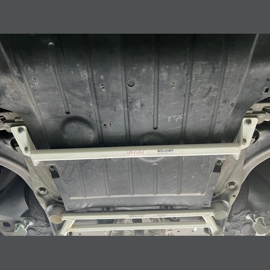  Ultra Racing UR-LA2-4399 Ultra Racing Barre de renfort inférieure avant Ultra Racing RENAULT CAPTUR 1ST GEN 1.2 2WD 2013-2019