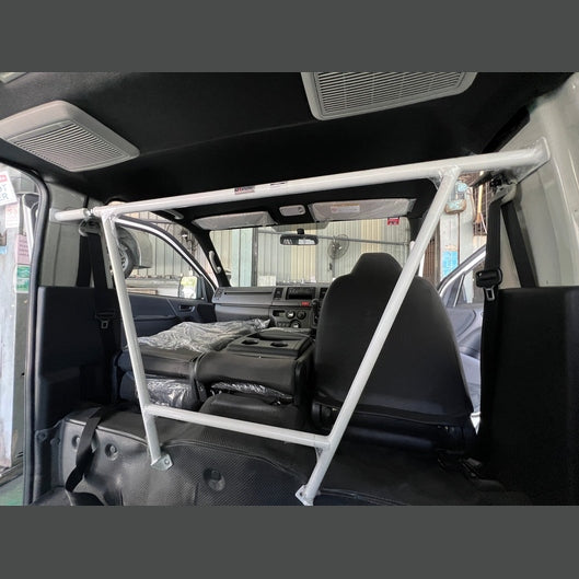 Ultra Racing UR-RO4-4355A TOYOTA HIACE Bar de salle Ultra Racing – CUSTOM+